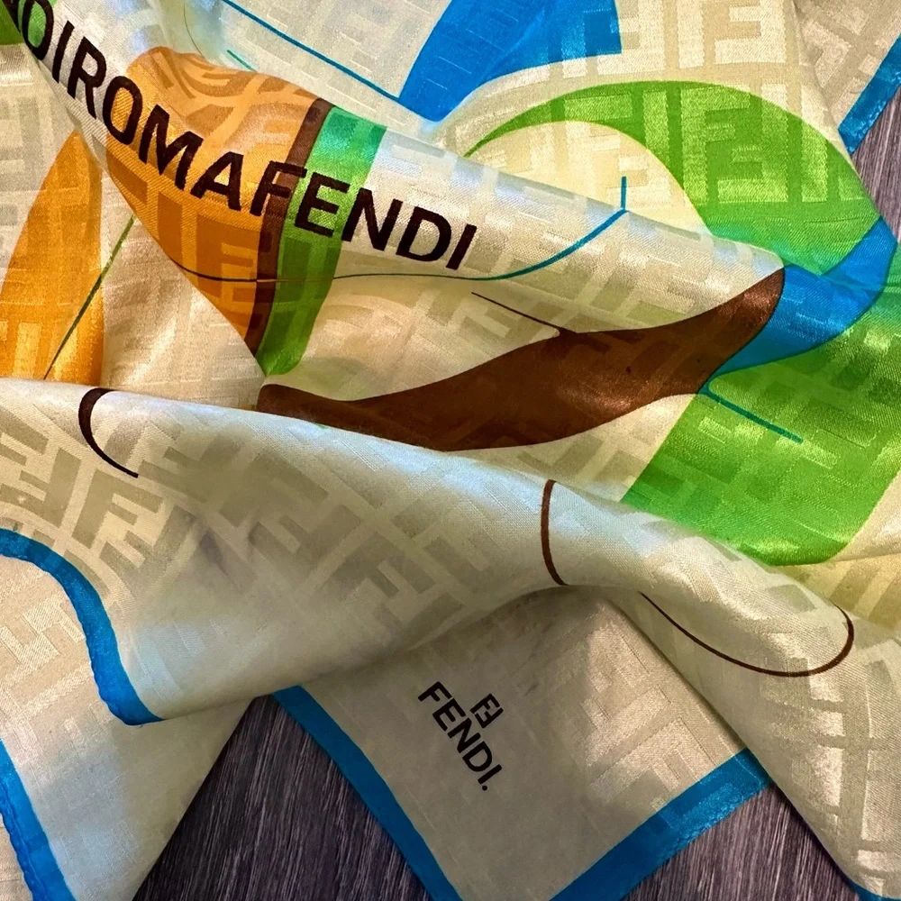 Fendi scarf silk used 1x in run way showing. In new condition. With a fee gift.